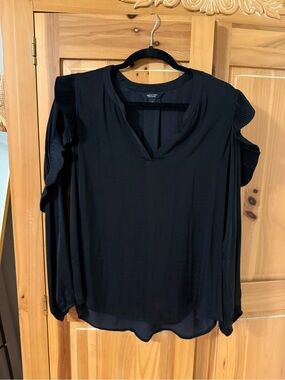 Simply Vera Vera Wang Black V-Neck Blouse with Pleated Ruffle Sleeves